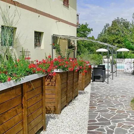 In With Communal Pool Montefortino
